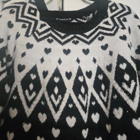 Torrid vegan cashmere fairisle pul sweater size 2 black and white heart sweater - Picture 4 of 8